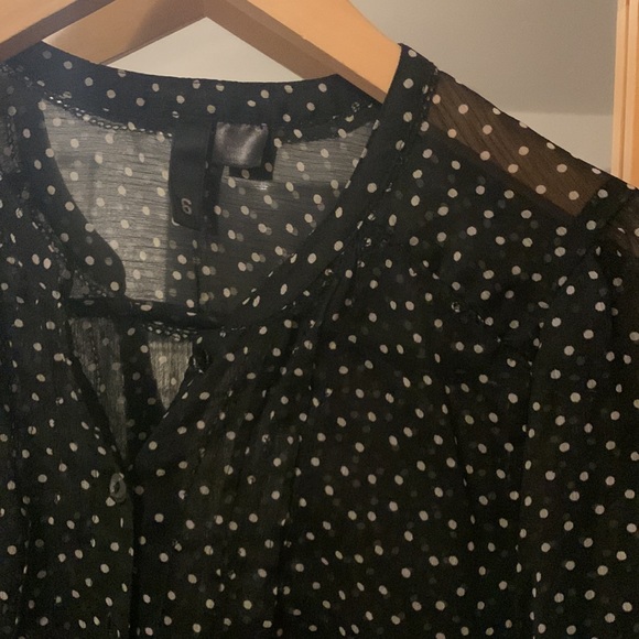 H&M Sheer Polka Dot Dress Shirt 6 Button Down Top Womens Chiffon Collarless - Picture 4 of 7